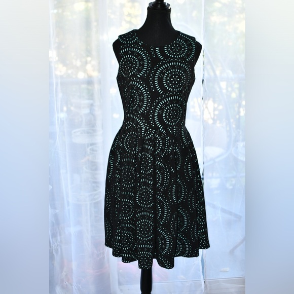 Calvin Klein size 4 Black Over Green Dress. - Picture 10 of 13